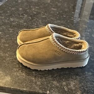 UGG Tasman olive/ khaki Suede Slip-Ons brand new
